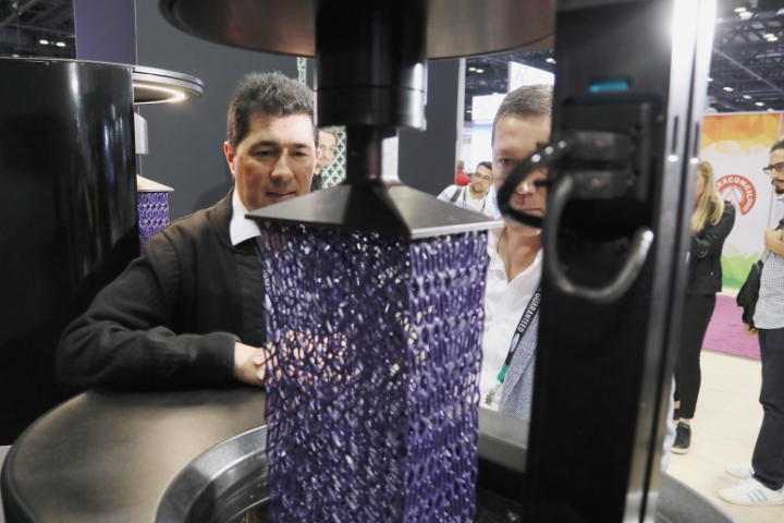 3D-4D-Printing-Zone Robot Arm Building the word "You"