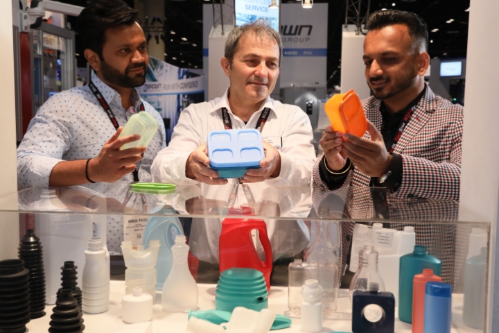 Rigid-Packaging-Zone Robot Arm Building the word "You"