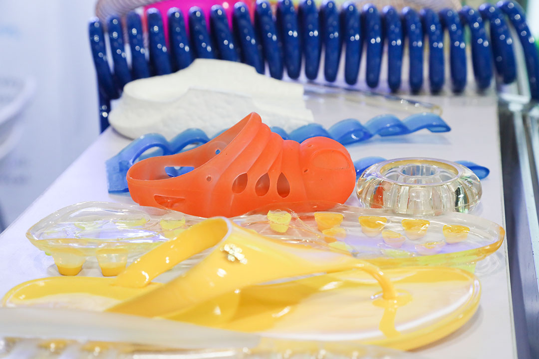 Robot Arm Building the word "You"